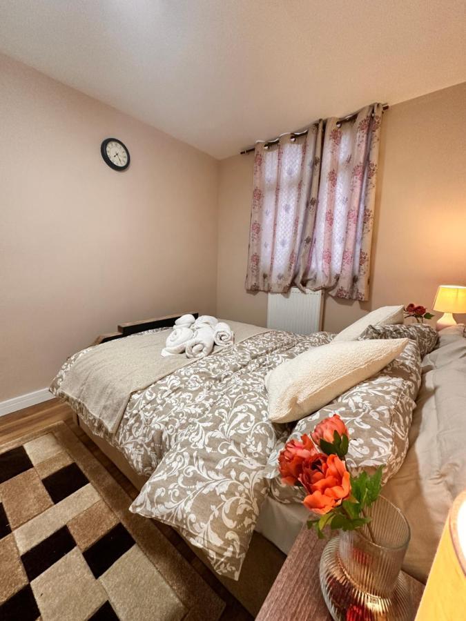 Canary Wharf Single Double And En-Suite Rooms Λονδίνο Εξωτερικό φωτογραφία