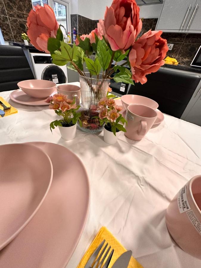 Canary Wharf Single Double And En-Suite Rooms Λονδίνο Εξωτερικό φωτογραφία