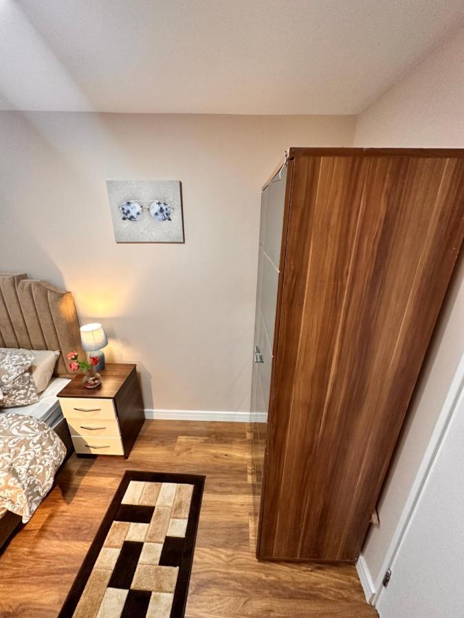 Canary Wharf Single Double And En-Suite Rooms Λονδίνο Εξωτερικό φωτογραφία