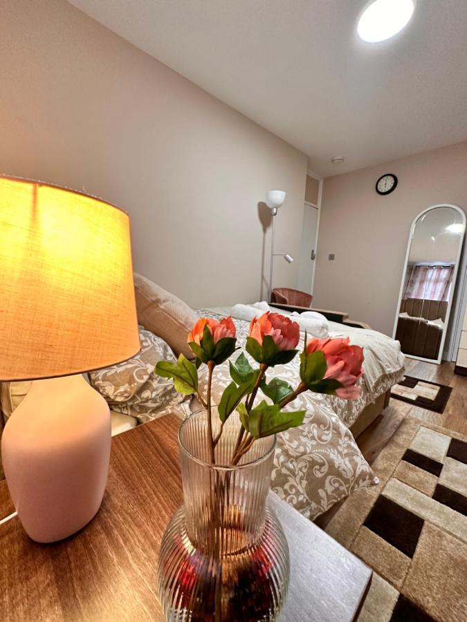 Canary Wharf Single Double And En-Suite Rooms Λονδίνο Εξωτερικό φωτογραφία