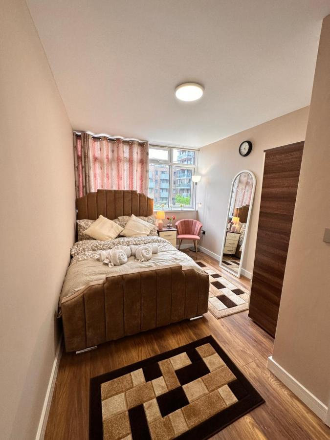 Canary Wharf Single Double And En-Suite Rooms Λονδίνο Εξωτερικό φωτογραφία
