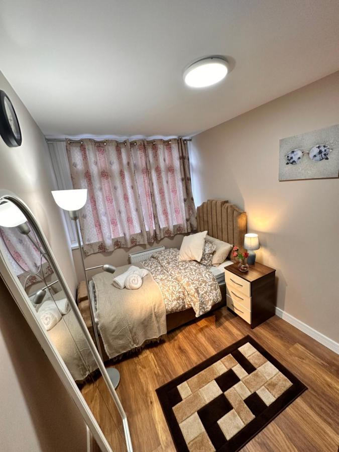 Canary Wharf Single Double And En-Suite Rooms Λονδίνο Εξωτερικό φωτογραφία