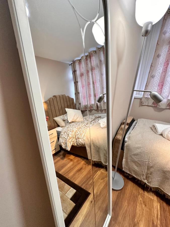 Canary Wharf Single Double And En-Suite Rooms Λονδίνο Εξωτερικό φωτογραφία