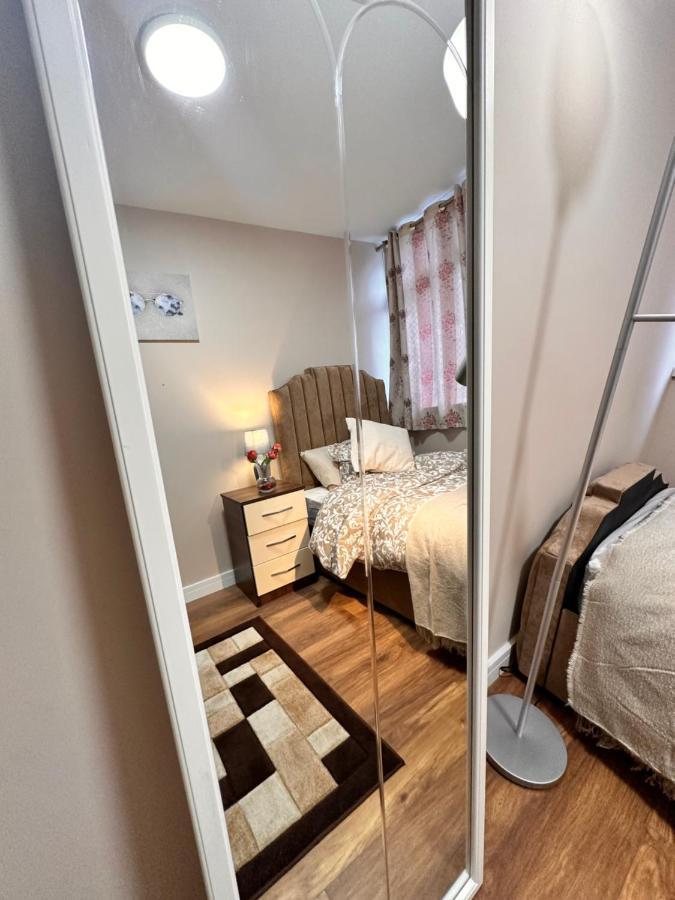 Canary Wharf Single Double And En-Suite Rooms Λονδίνο Εξωτερικό φωτογραφία