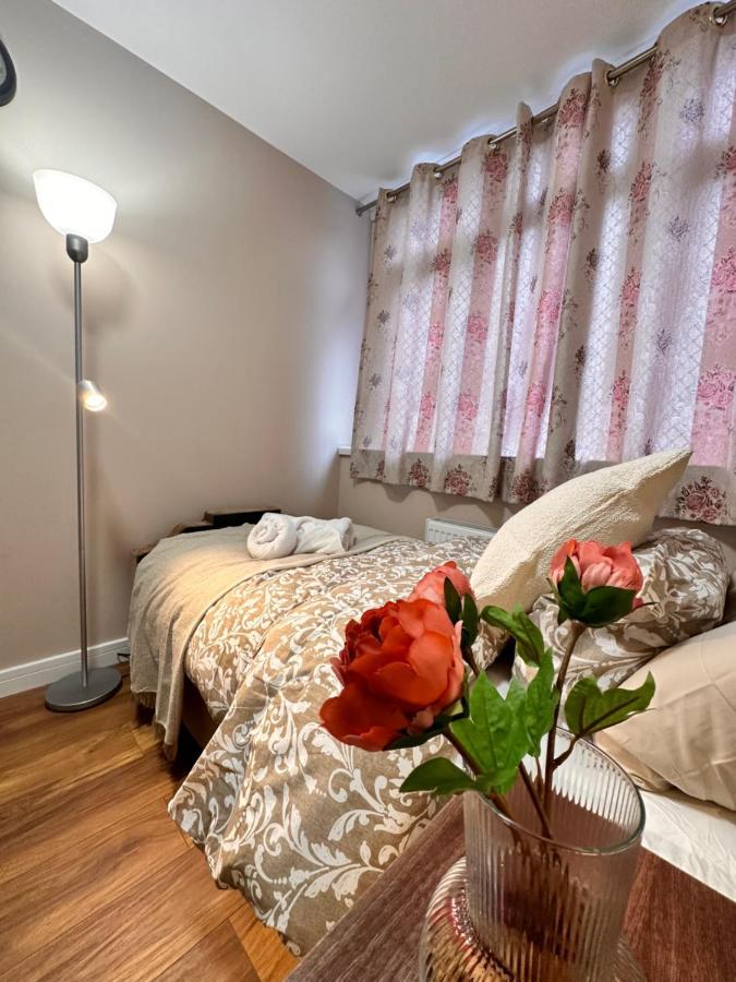 Canary Wharf Single Double And En-Suite Rooms Λονδίνο Εξωτερικό φωτογραφία