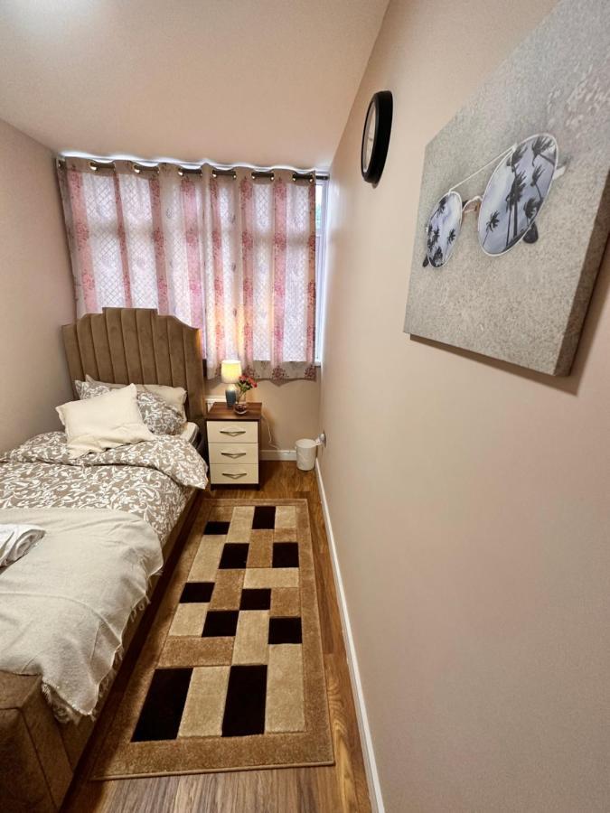 Canary Wharf Single Double And En-Suite Rooms Λονδίνο Εξωτερικό φωτογραφία