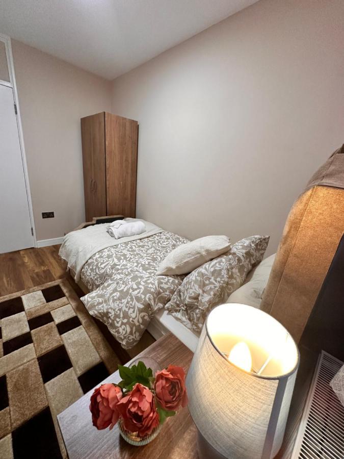 Canary Wharf Single Double And En-Suite Rooms Λονδίνο Εξωτερικό φωτογραφία