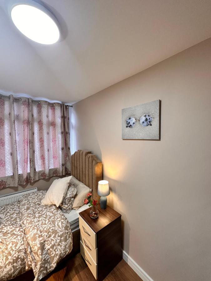 Canary Wharf Single Double And En-Suite Rooms Λονδίνο Εξωτερικό φωτογραφία